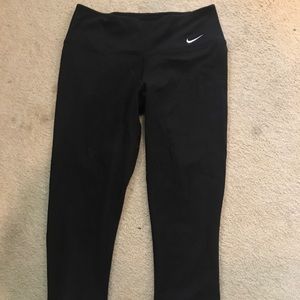 NEW NIKE cropped leggings